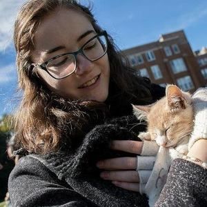 Meet your Posher, Caitlin